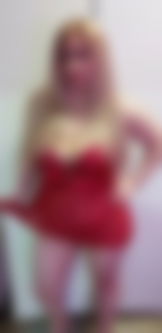 Júlia – žena na sex Pezinok